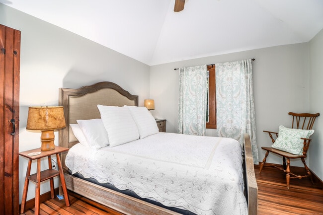 Building Photo - 5 Birch Ln