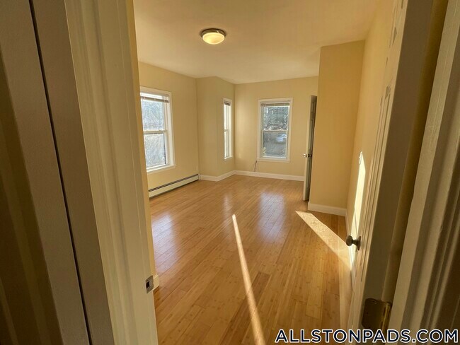 Building Photo - 34 Pratt St