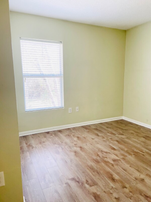 Foto del edificio - 7920 Merrill Rd