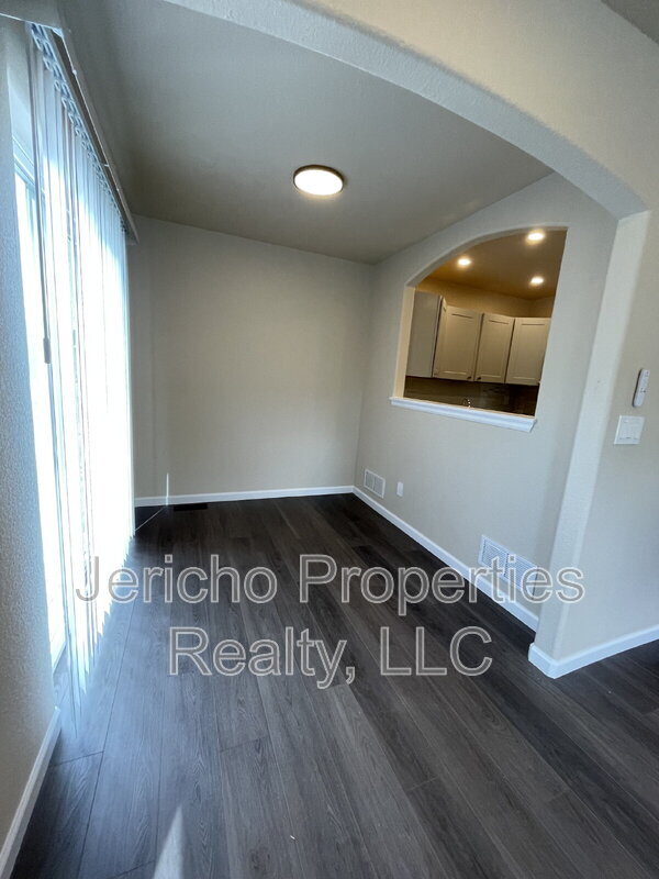Foto del edificio - 11880 W Independence Ave
