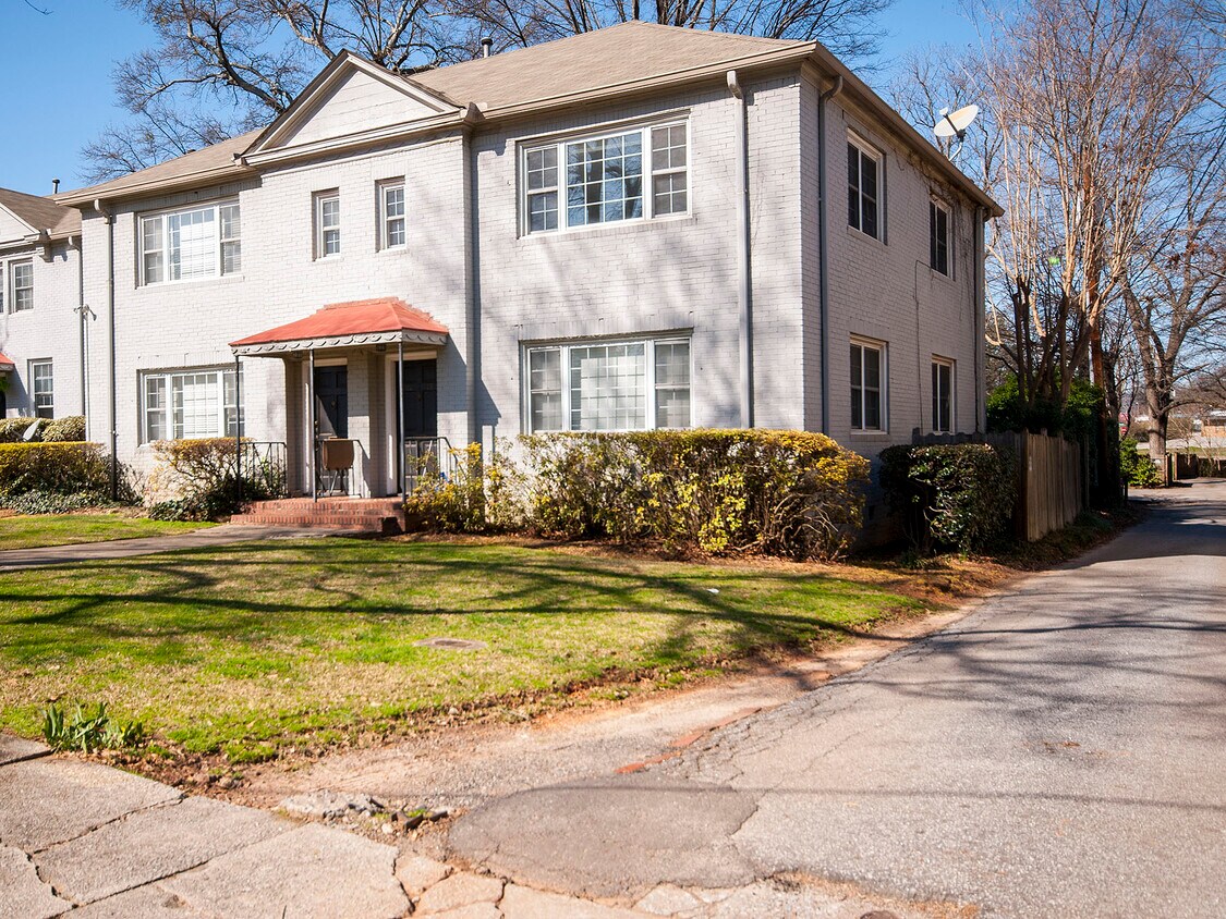 Primary Photo - 418 Randall St