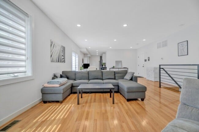 Photo - 1416 22nd St SE (Washington, DC) Apartment