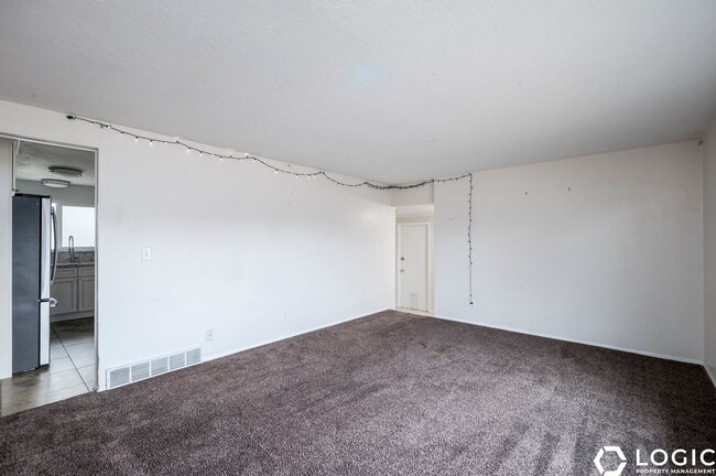 Building Photo - 12055 Cinnamon Ridge Rd