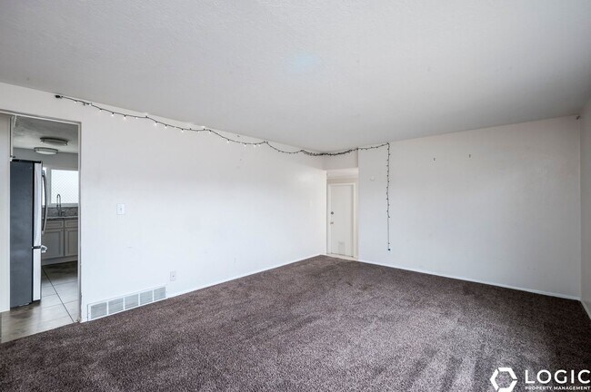 Foto del edificio - 12055 Cinnamon Ridge Rd