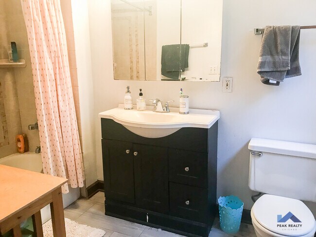 Foto del edificio - 1703-13 Ridge Ave.