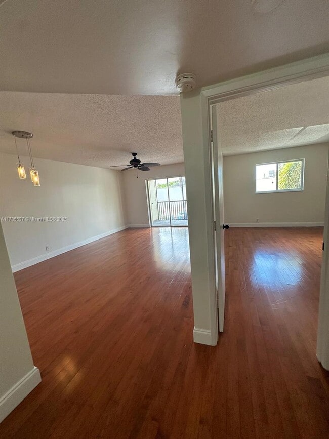Building Photo - 253 S Cypress Rd