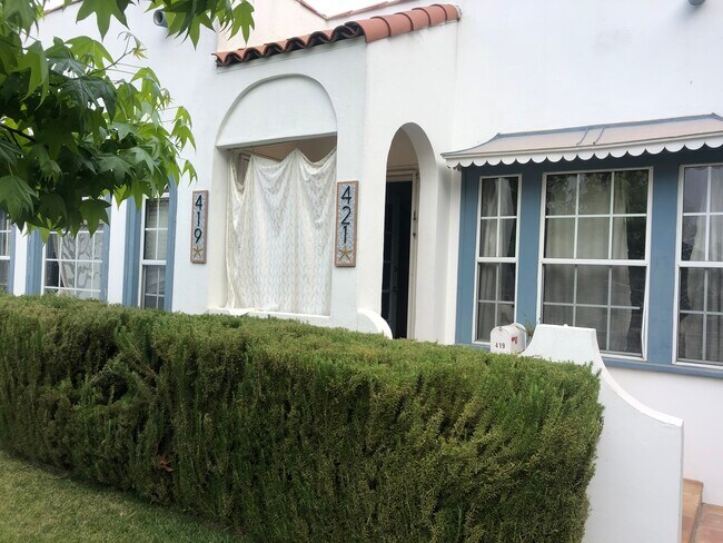 Street view entrance - 419 Campdell St