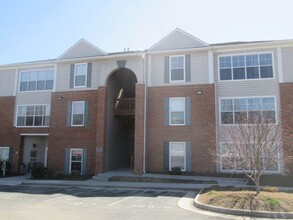 Building Photo - 215 S Knollwood Dr