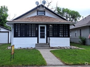 Building Photo - 409 E 5th St