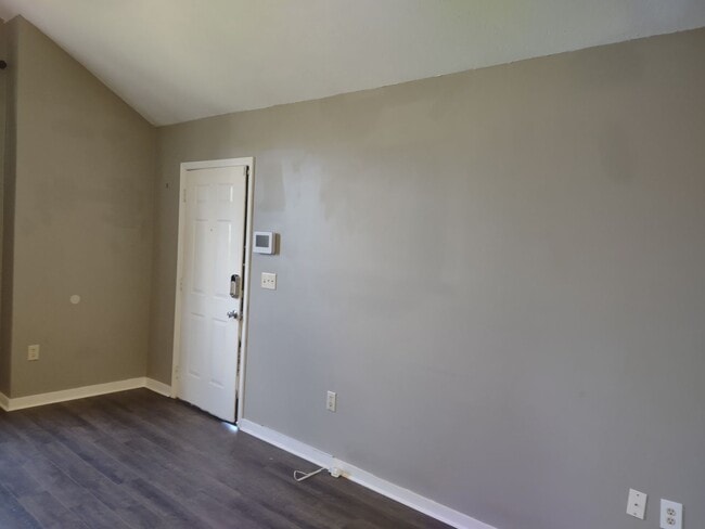 Building Photo - 1204 Barnett Bend Cir