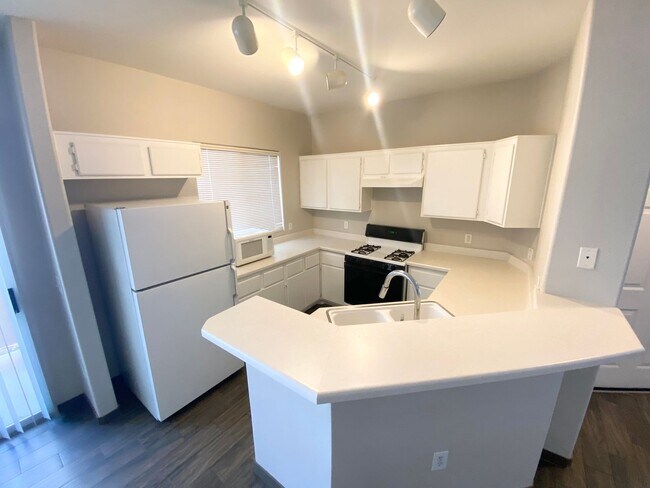 Foto del edificio - Gated Community Comfort – 2 Bed, 2 Bath Be...