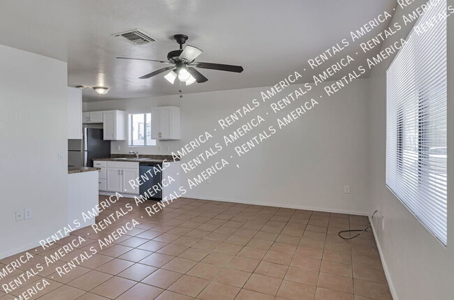 Building Photo - 1107 W Sonora St