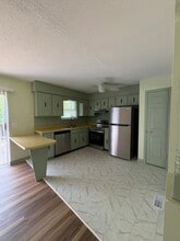 Building Photo - 825 S Valleywood Cir