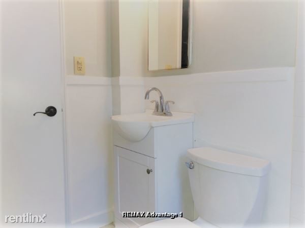 Building Photo - 2 br, 1 bath Townhome - 79 Brooks St