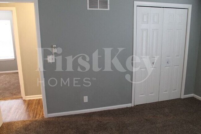 Foto del edificio - 1700 Briarwood Ln