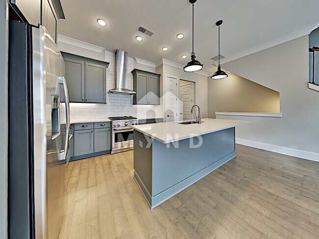 Building Photo - 576 Broadview Pl NE