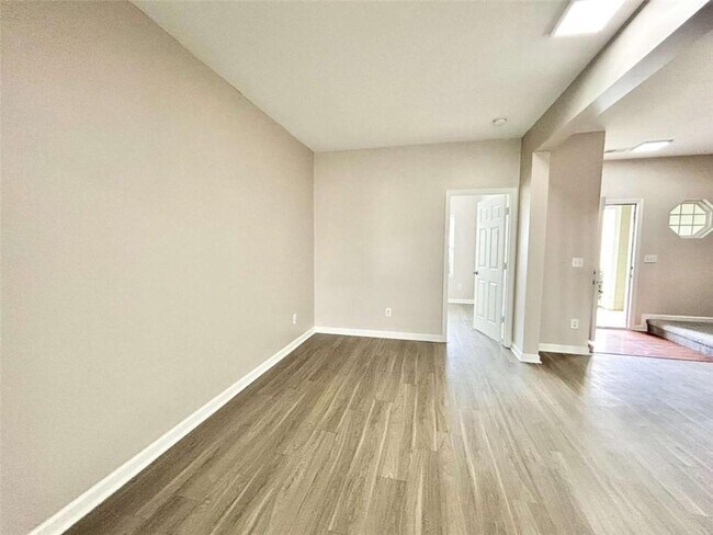 Foto del edificio - 1046 Wheel House Ln