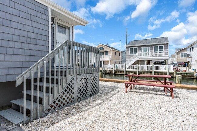 Building Photo - 208 Mallard Ln