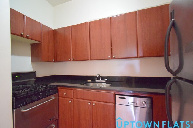 Foto del edificio - 520 W 123rd St