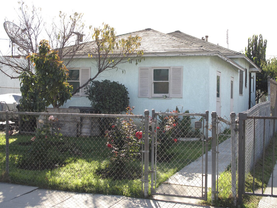 Building Photo - 1554 W 79th St