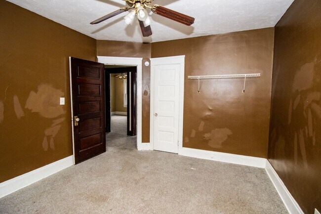 Foto del edificio - 9711 Parmelee Ave