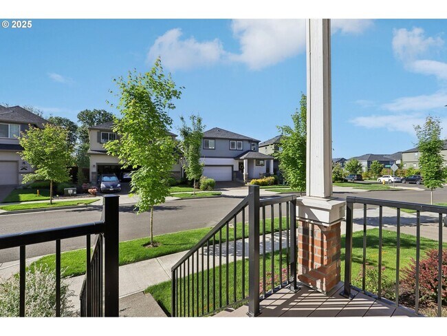 Building Photo - Modern 4-Bedroom Home with Upgraded Finish...