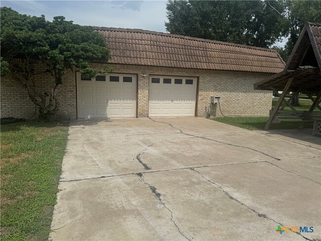 Building Photo - 6 Ramona Ln