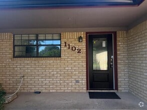 Building Photo - 1102 Serenada Dr