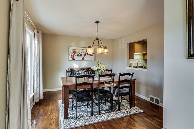 Foto del edificio - 1037 Cedar Ln