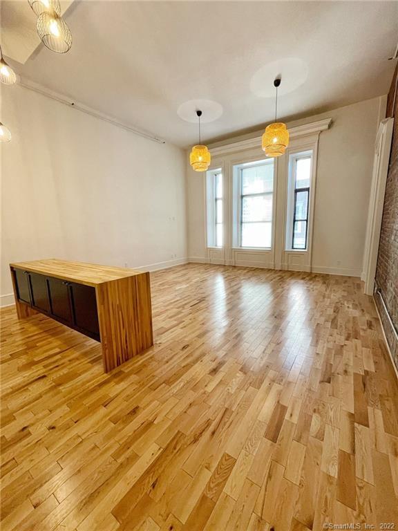 Building Photo - 139 Orange St
