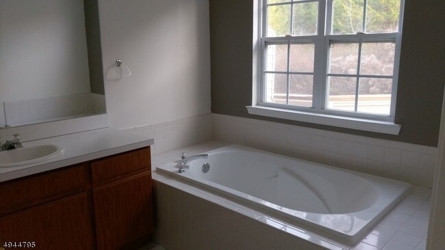 Building Photo - 304 Falcon Ridge Way S