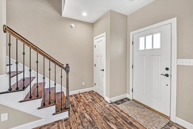 Building Photo - 318 Meridian St