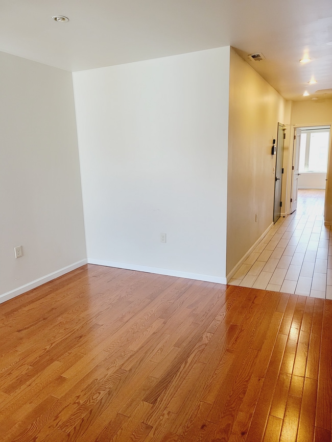 Building Photo - 1811 N Gratz St