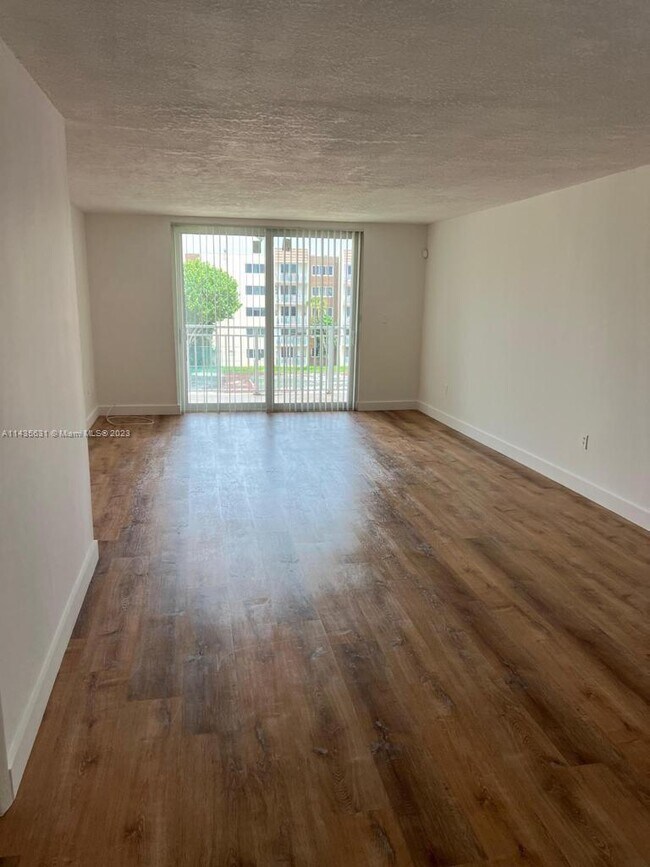 Building Photo - 6960 Miami Gardens Dr