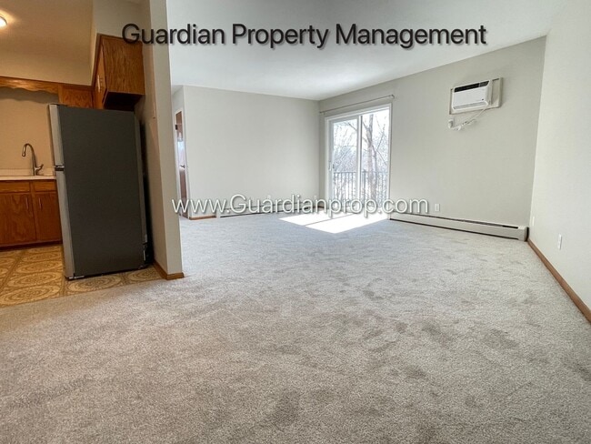 Building Photo - Top Floor with Balcony, Garage Available, ...