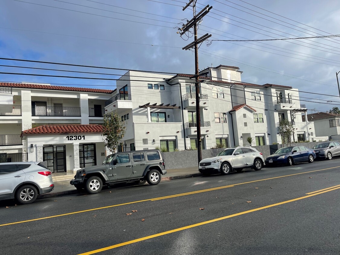 M Street Residence Apartments in Valley Village, CA