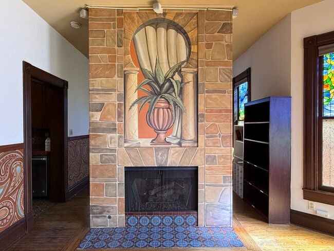 Building Photo - 633 20th St