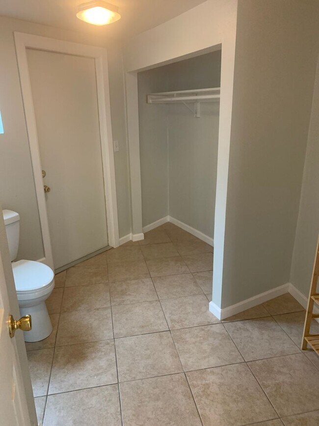 Building Photo - 3814 Helix