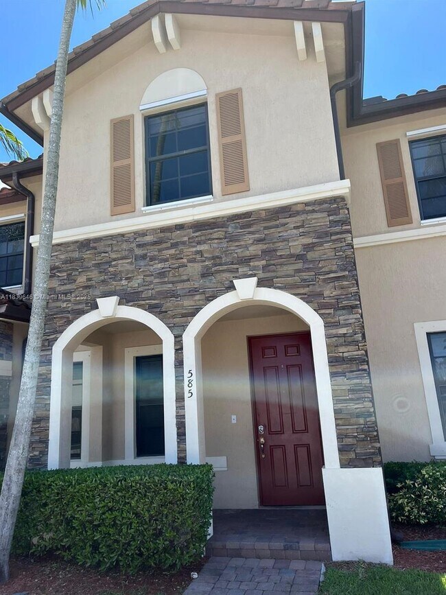 Foto del edificio - 585 SE 32nd Terrace
