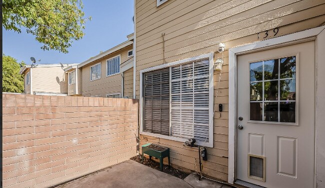 Foto del edificio - 625 S Westwood