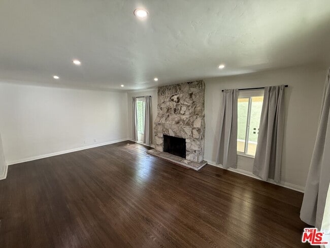Building Photo - 1032 S Crescent Heights Blvd