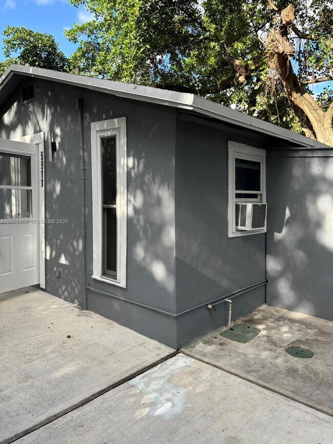 Foto del edificio - 5911 NW 5th Ct