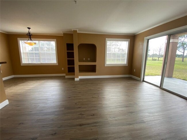 Building Photo - 13827 Fairway Island Dr