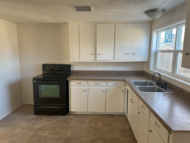 Foto del edificio - 1229 N Woodland St