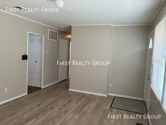 Foto del edificio - 1498 Elaine St