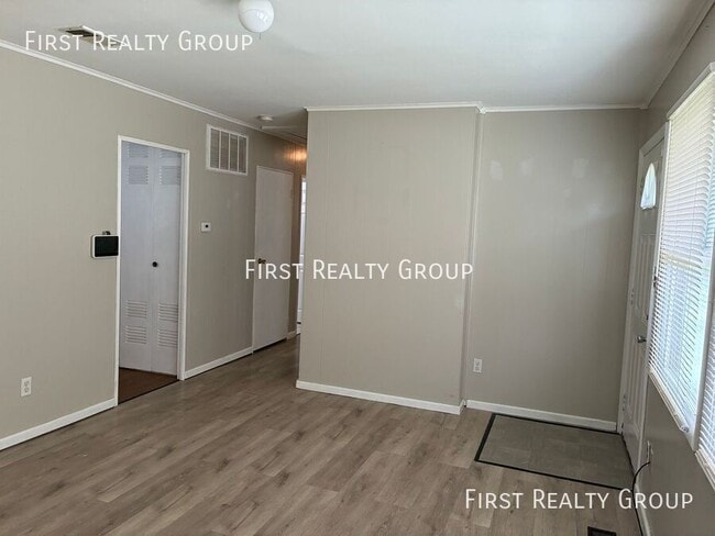 Photo - 1498 Elaine St House