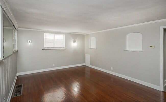 Foto del edificio - 2146 Wyndhurst Rd