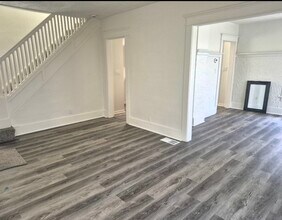 Building Photo - 84 Stout St