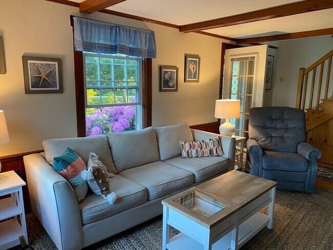 Foto del edificio - 79 Mattapoisett Neck Rd