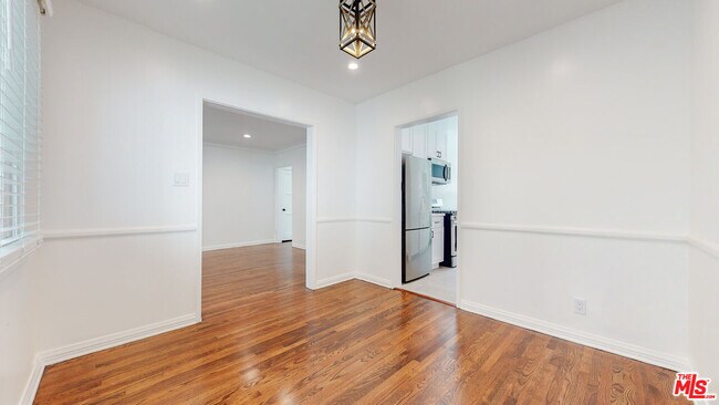 Building Photo - 3370 Rowena Ave